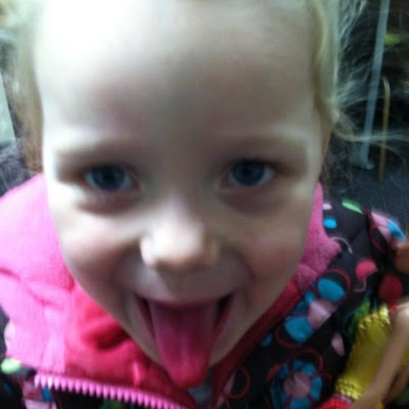 Meet your Posher, Halle - Picture 1 of 1